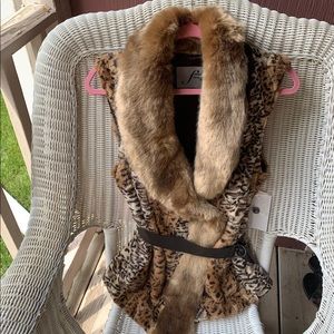 💖NWT belted faux fur vest